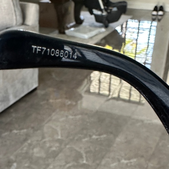 Authentic CELINE SUNGLASSES - Picture 6 of 8